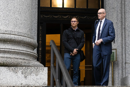 为何Uniswap无罪而Tornado Cash被追责？法律裁决背后的逻辑差异