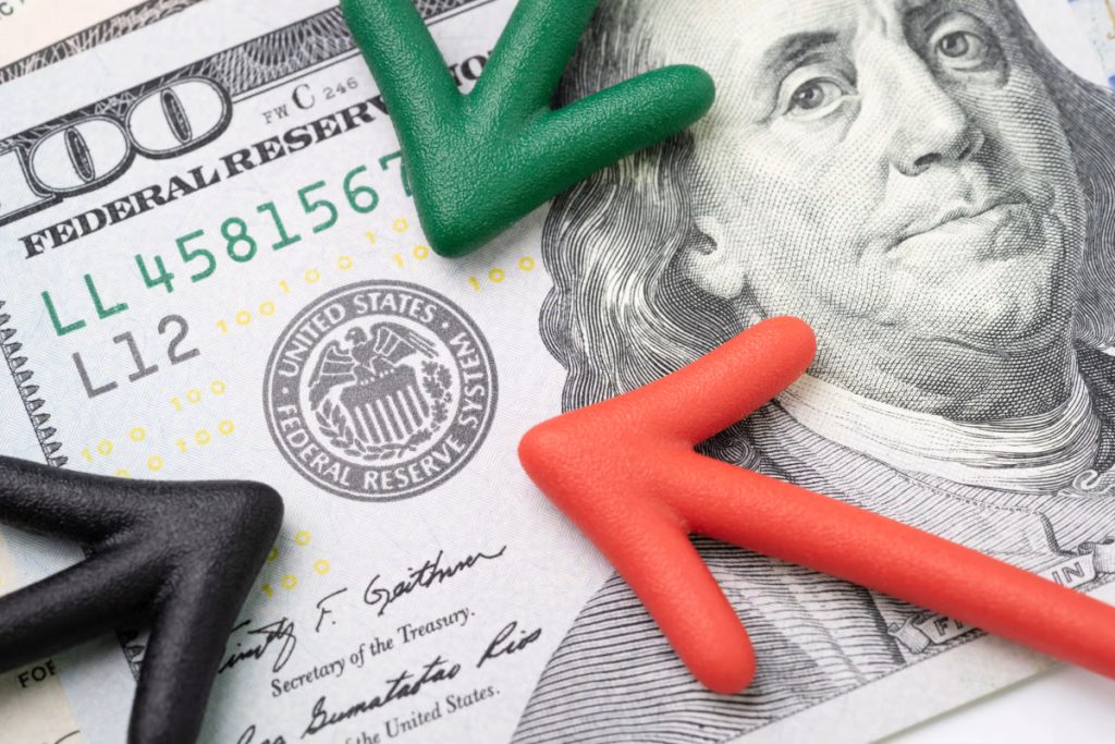 比特币价格走势受地缘紧张与通胀预期影响