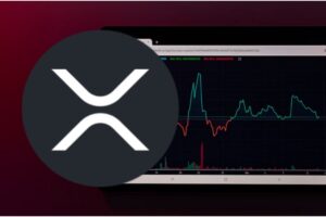 XRP逼近十年关键趋势线 市场关注技术共振下的变盘契机