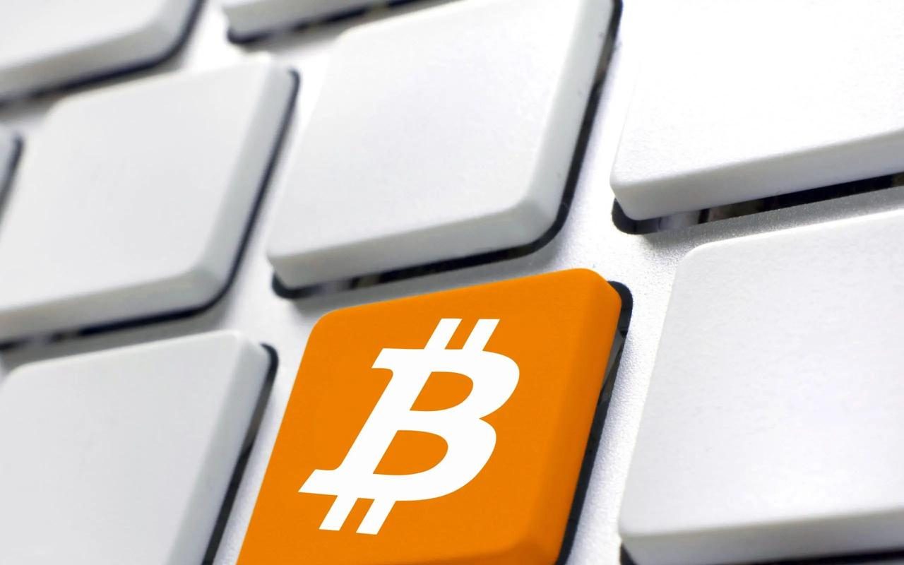 比特币超前幂律读数1年：周期顶部特征未现