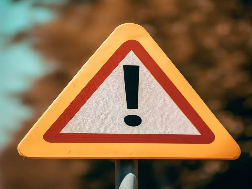 比特币周跌6%！地缘风险与监管落地双重施压