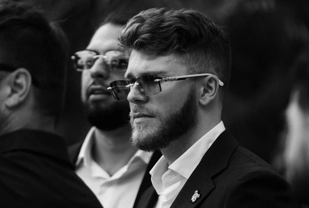 免费赠NFT引爆传奇：巴克如何用零资金打造数字帝国